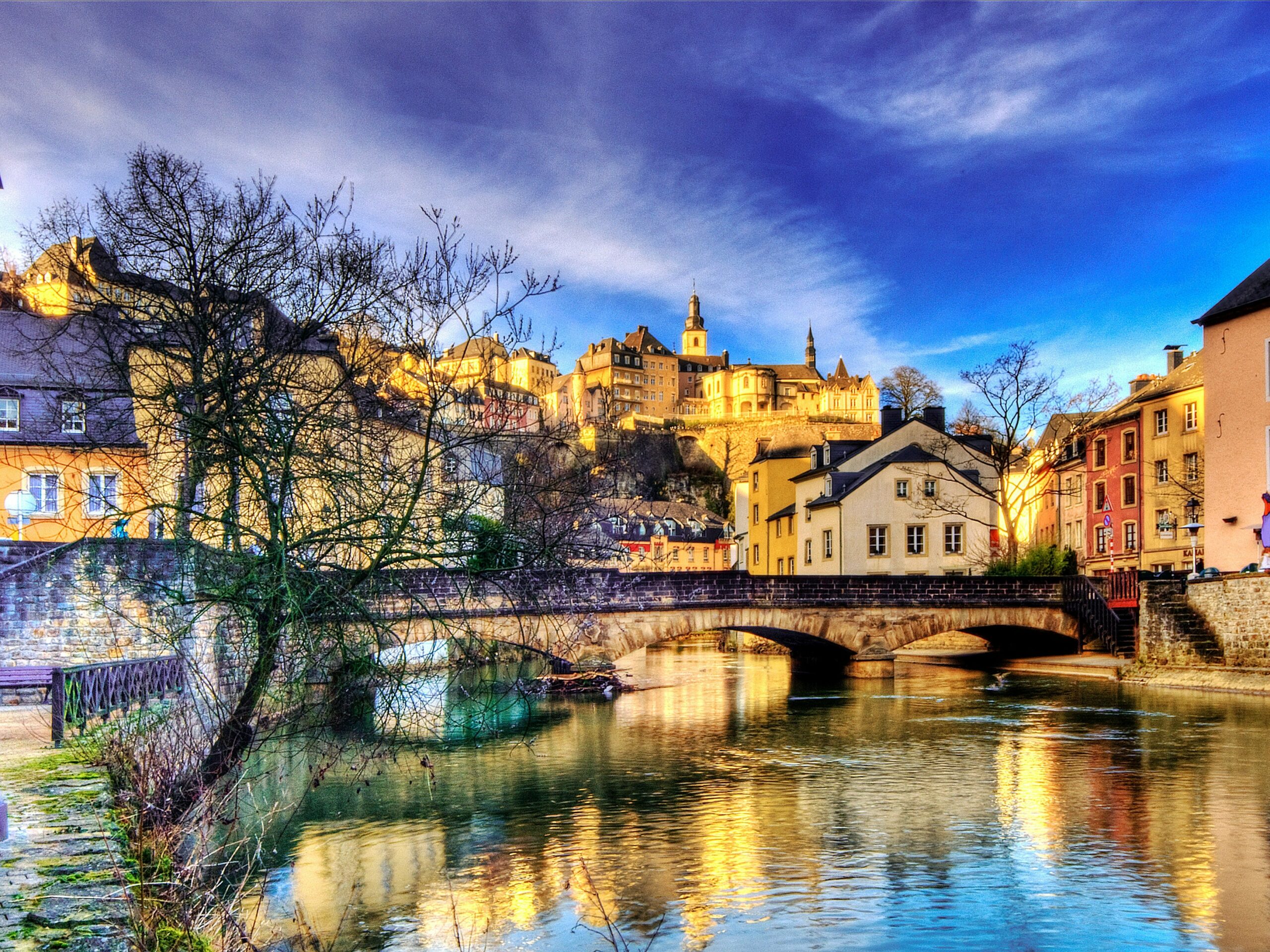 Luxembourg à 20 minutes du boreale loft. Venez découvrir la richesse du Luxembourg en venant visiter sa capitale Luxembourg Ville qui en fait l'une des meilleurs destinations romantique d'europe avec sa proximité du boreale loft et de sa love room.